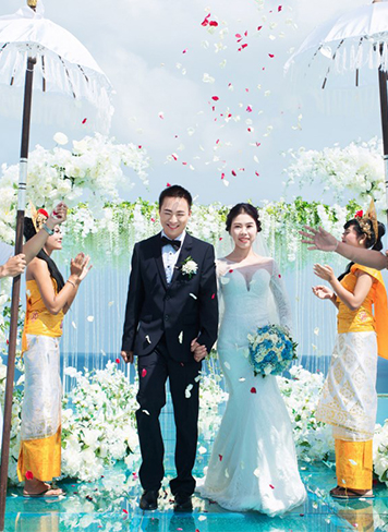 巴厘岛普拉达云镜水台婚礼