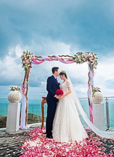 巴厘岛阿雅娜岩石酒吧婚礼